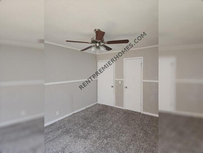 Building Photo - 2413 Hillview Dr