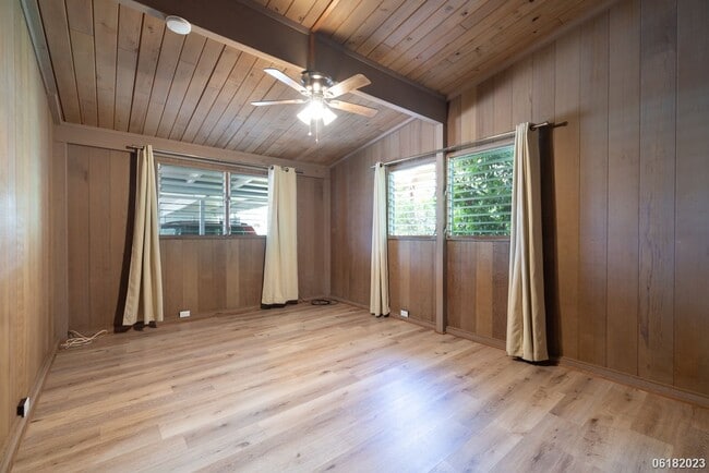 Building Photo - Fully Renovated 3BR/2BA/2Car Garage in Pea...