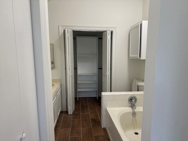 Building Photo - 138 Coffee Ln