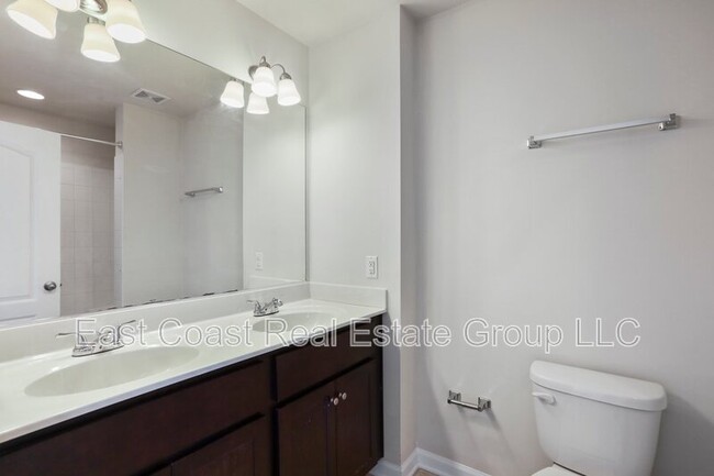 Building Photo - 15 Britania Ct