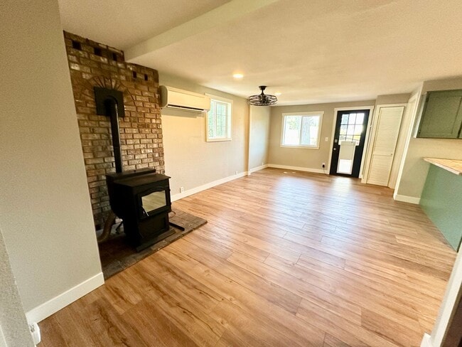 Building Photo - Charming Two-Story Home on Dead-End Road