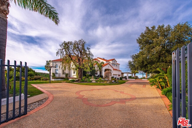 Building Photo - 501 Sadie Rd