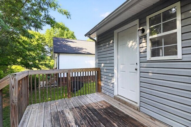 Building Photo - Well-Maintained 2BD/1BA Duplex in Concord, NC!