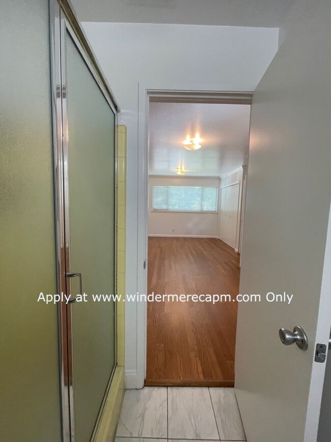 Building Photo - Fabulous Hollywood Park home 2BDRM 2BATH + Bonus/Office Room