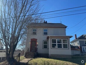 Building Photo - 2 Bedroom House with Sunroom and Bonus Room