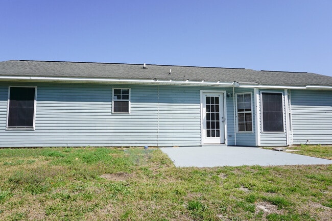 Building Photo - 6 Flora Cove