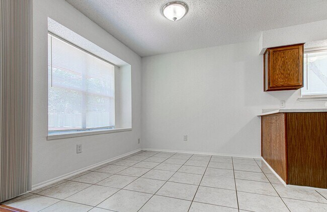 Building Photo - Move-In Ready Cherry Creek 3 Bedroom, 2 Bath!