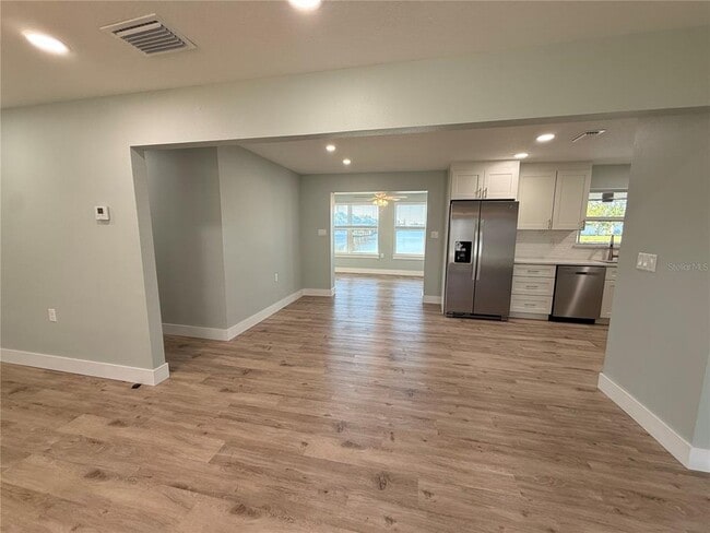 Building Photo - 360 Palm Cir