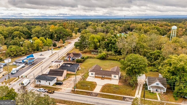 Building Photo - 6 W Oak St