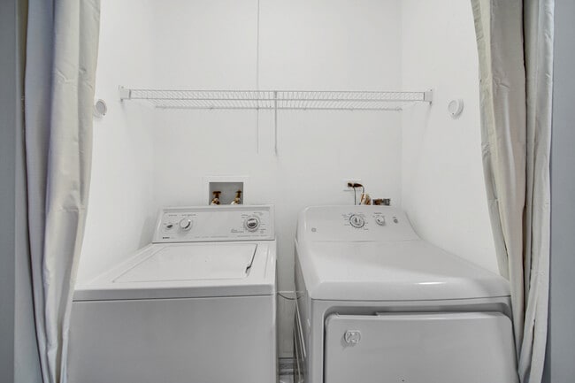 Building Photo - 439 Valley Forge Ct