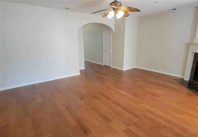 Building Photo - 255 Azalea Cir