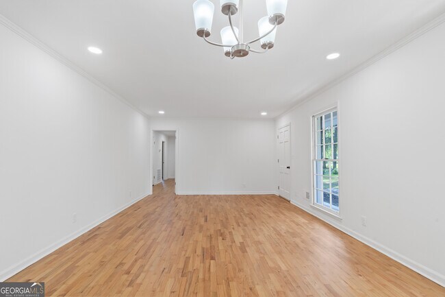 Building Photo - 223 Brookwood Dr