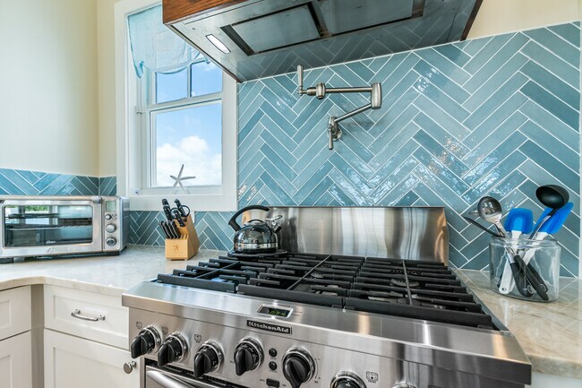 Building Photo - 681 Ocean Palm Way