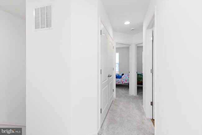 Building Photo - 18 Needle Ct