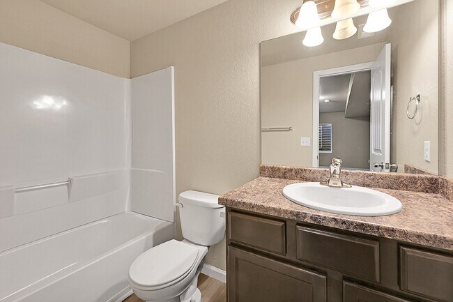 Building Photo - $1,995-3 Bed 3.5 Bath townhome in CO Sprin...