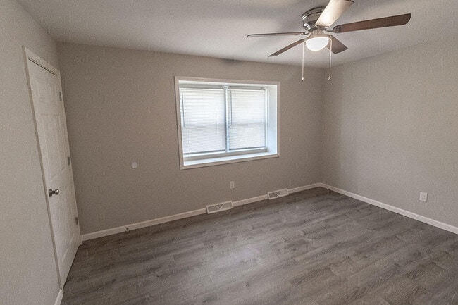 Building Photo - 6108 E St Charles Rd