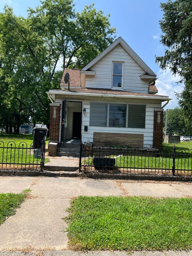 Primary Photo - 127 Elm St