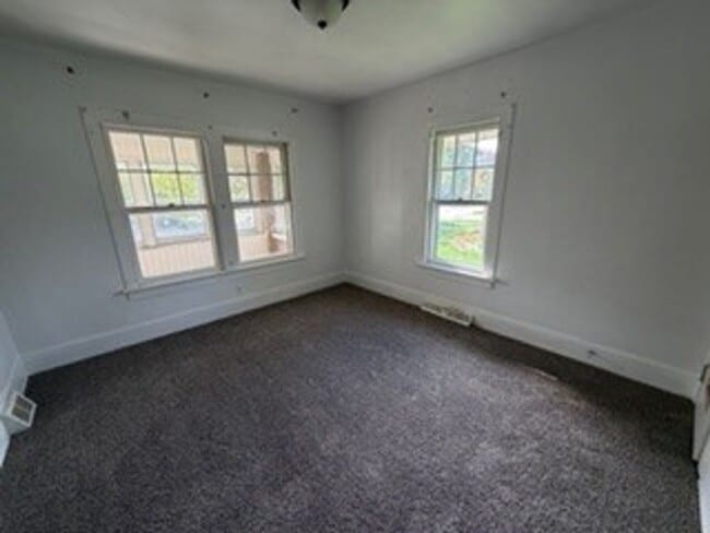 Building Photo - 3 Bedroom 1 BA single family in the heart ...