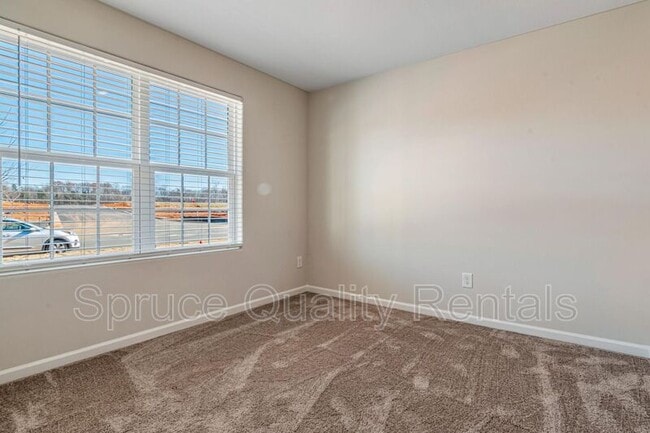 Building Photo - 2203 Lagganmore Dr