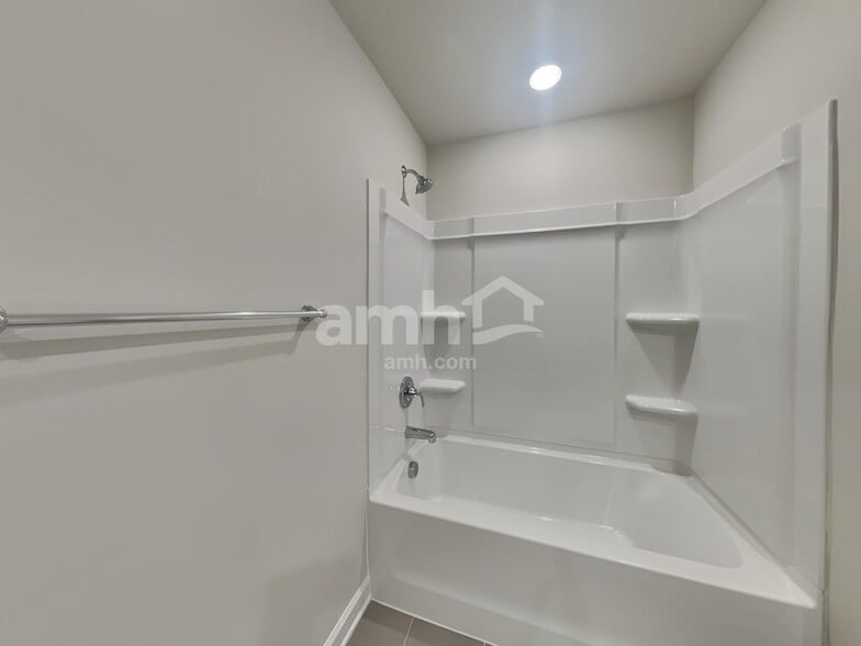 Building Photo - 754 Treeline Rd