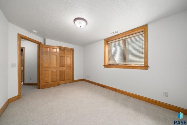 Building Photo - Charming Multi-Level Home! Large Backyard,...