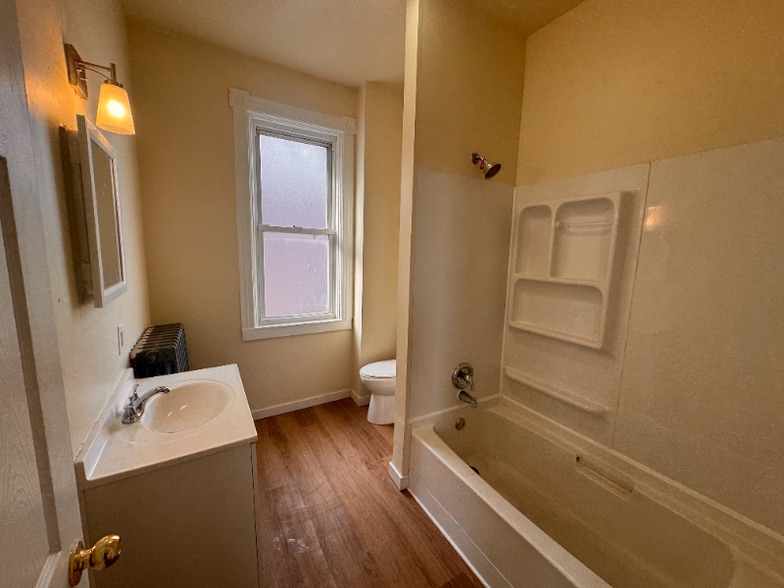 Building Photo - 2112 W Greenfield Ave