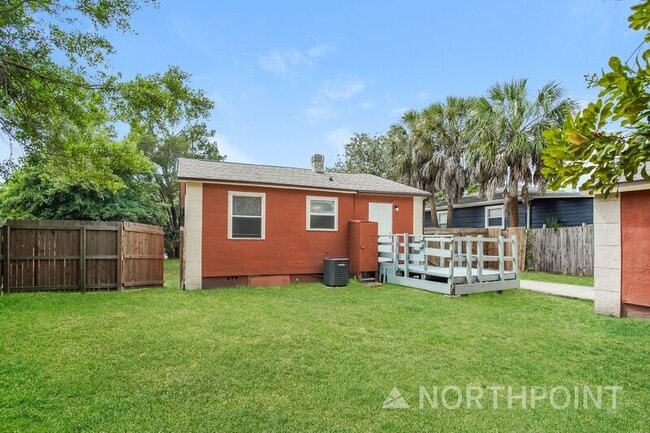 Building Photo - 2040 Union St S