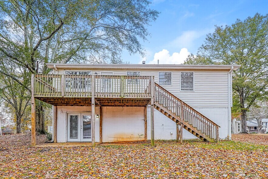 Building Photo - 1325 Turf Dr