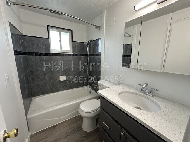 Building Photo - 256 9th St