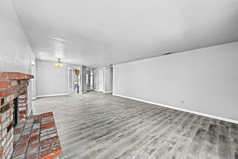 Building Photo - 7456 Santa Susana Way