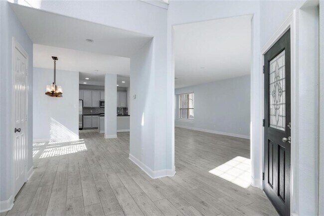 Building Photo - 90 Panterra Way