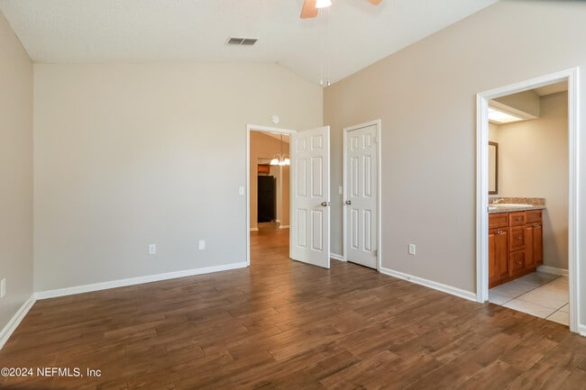 Building Photo - 9845 Paddlewheel Dr W