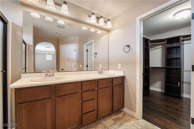 Building Photo - 9906 Stiges St