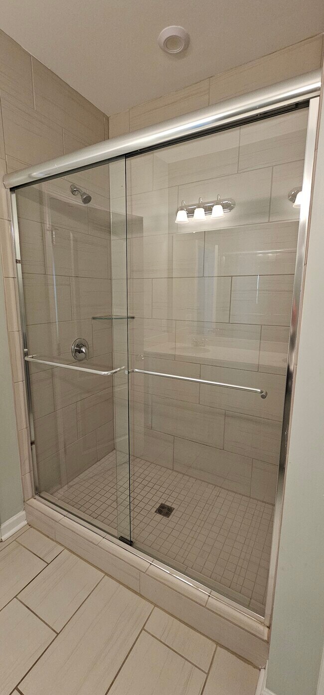 Building Photo - 1044 Crest Oak Ln