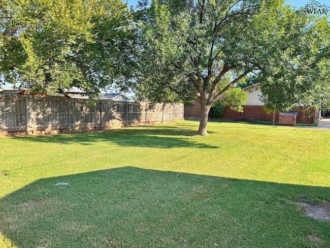 Building Photo - 1513 Hursh Ave