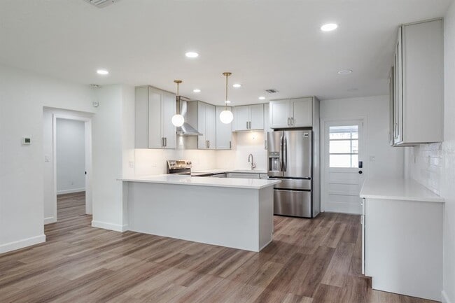 Building Photo - 781 40th Ave NE