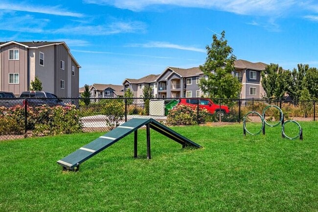 Building Photo - Gorgeous 3-Story 2021 Payton Model Townhom...