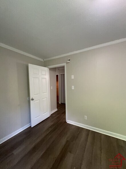 Building Photo - 610 Mooremont Terrace