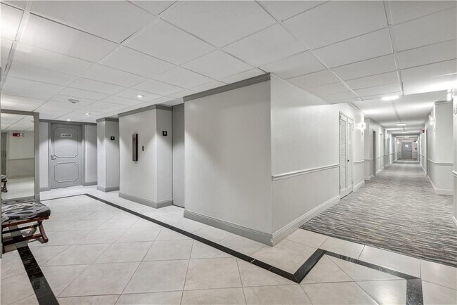 Building Photo - 336 N Birch Rd