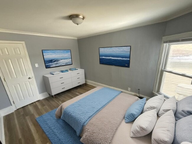 Building Photo - 913 10th St