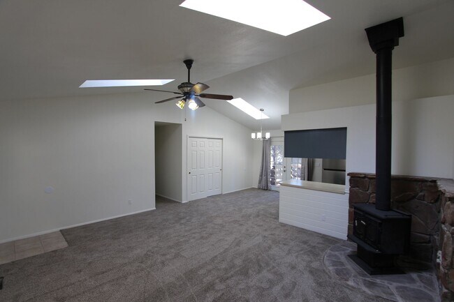 Building Photo - 3 Bed, 2 Bath Cabin Home with Fenced Backy...