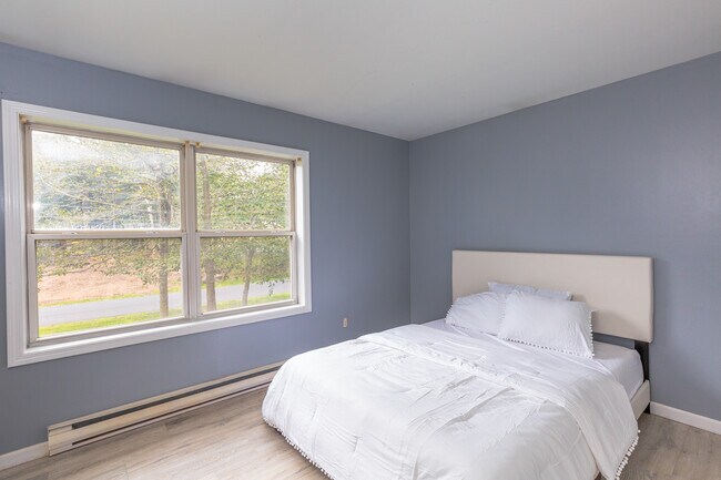 Building Photo - 9155 Brandywine Dr