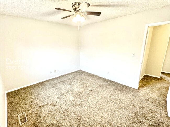 Building Photo - 1756 S Pine Ave