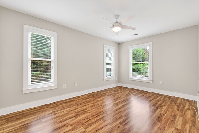 Building Photo - Decatur's Hidden Gem: Renovated 3BR Retreat with Expansive Backyard, Fruit Trees & Unbeatable Loc...