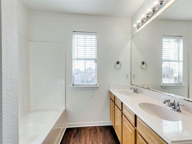 Building Photo - 4707 Valleyview Dr