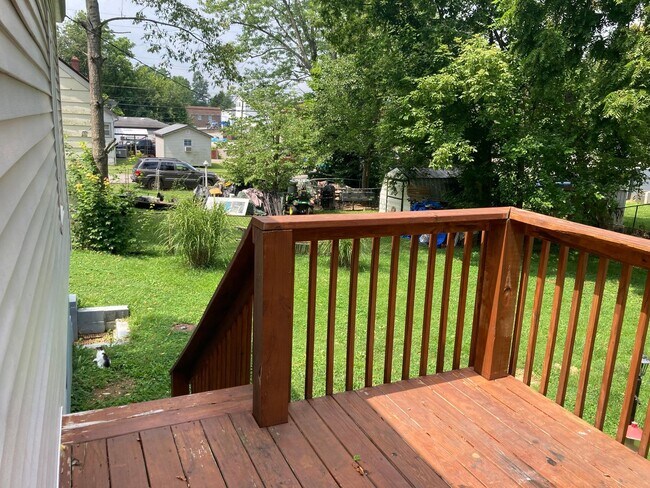 Building Photo - Rental Amount REDUCED!