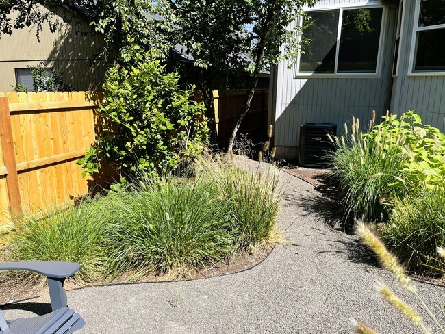 Building Photo - Bright & Spacious 3-Bedroom Home – Ideal for Entertaining & Everyday Comfort