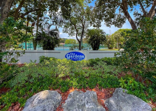 Building Photo - 717 Gardens Dr