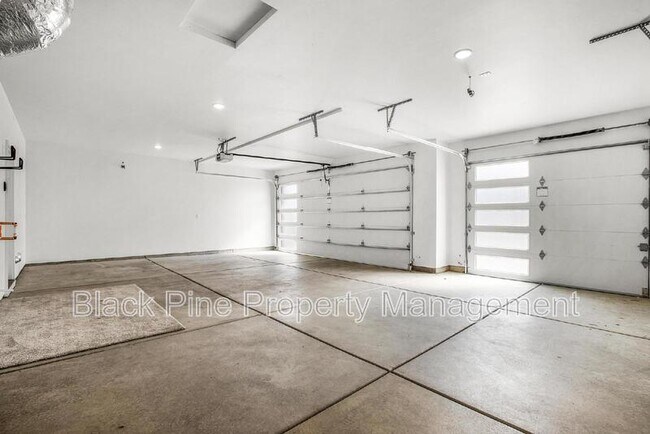 Building Photo - 2167 Klemmer Ave N