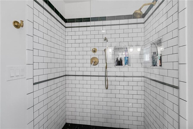 Building Photo - 17 West St